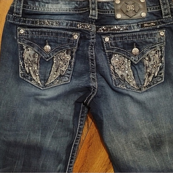 Miss Me Denim - Gorgeous Miss Me Signature Capri Jeans With 21-1/2” Inseam